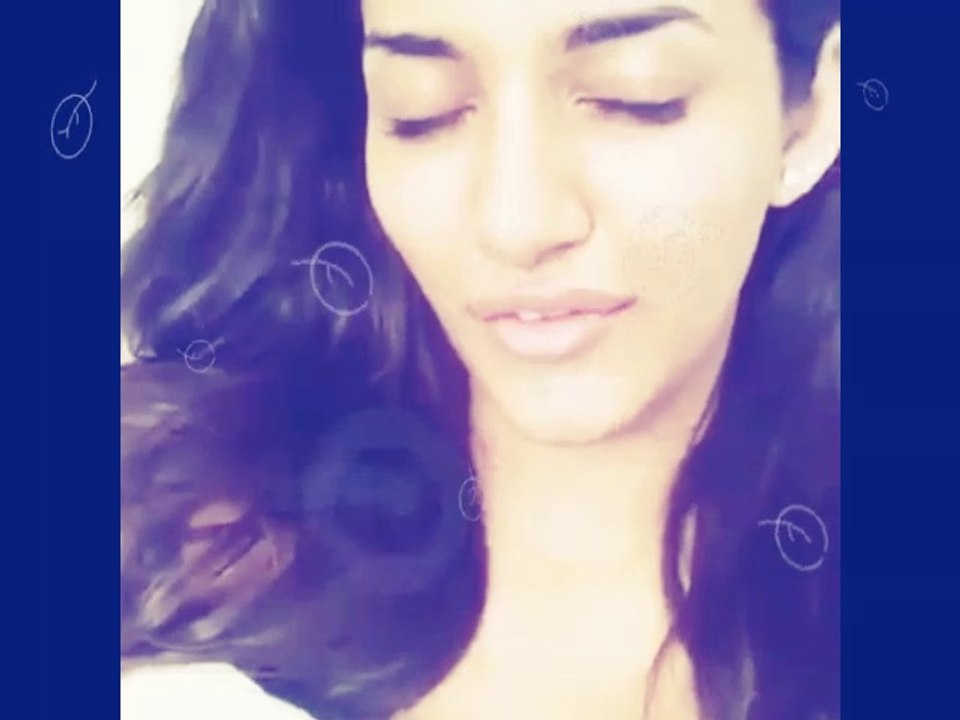 mathira give lesson on Romance and Kiss