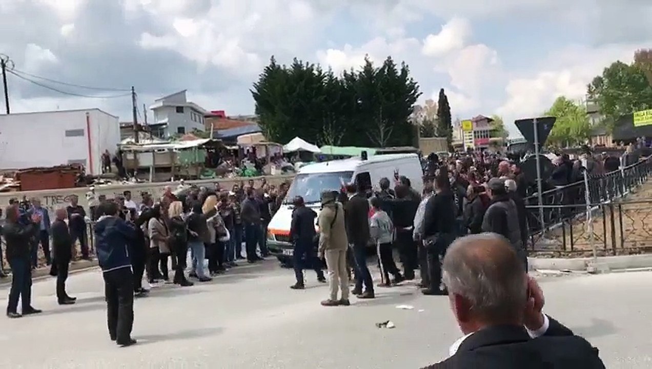 Incident nga protesta e opozitës