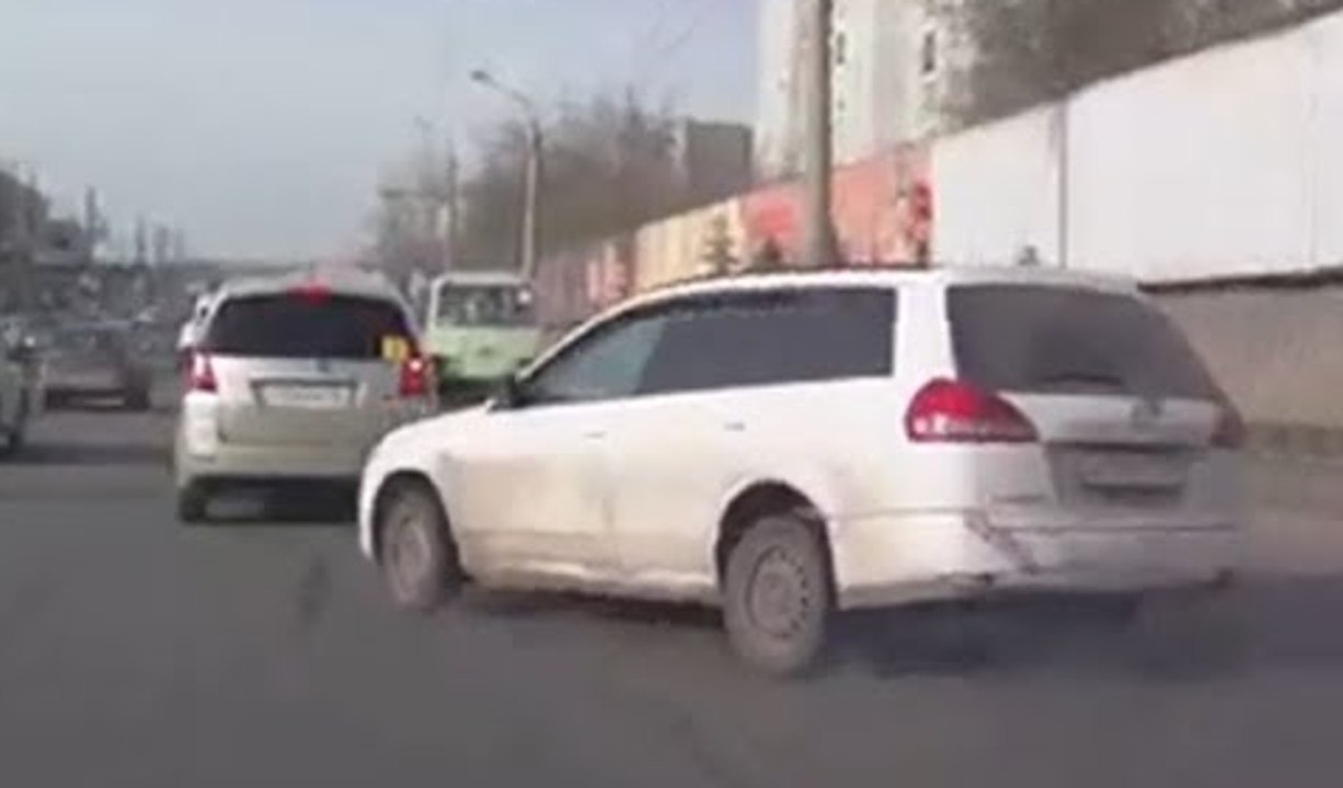 Car Accidents Compilation April 2014 (4)