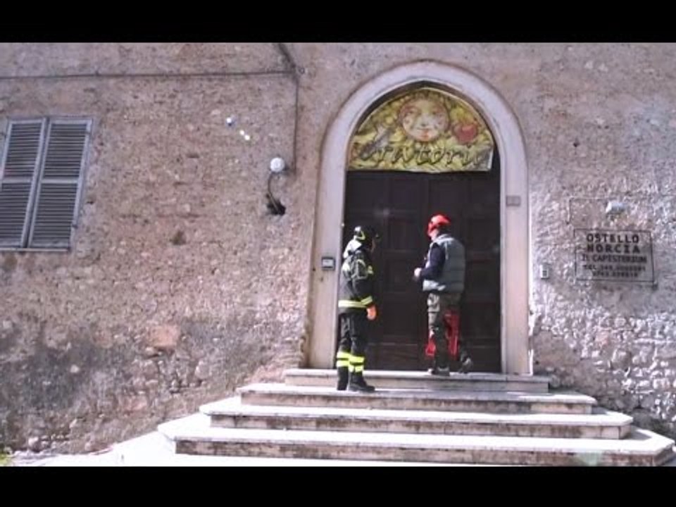 Norcia (PG) - Terremoto, recupero beni in ostello gioventù (24.04.17)
