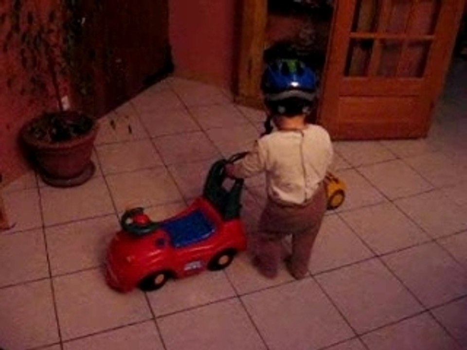 baptiste est sa voiture aspi!