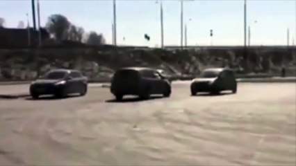 De locos: levantadora de peso secuestra a conductor temerario