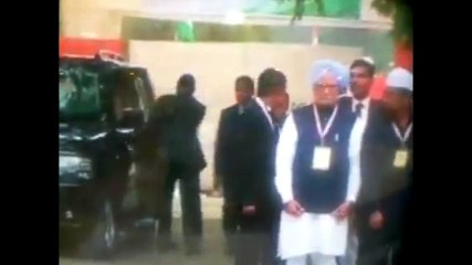 Watch What Sonia Gandhi Had Done To Former PM Manmohan Singh