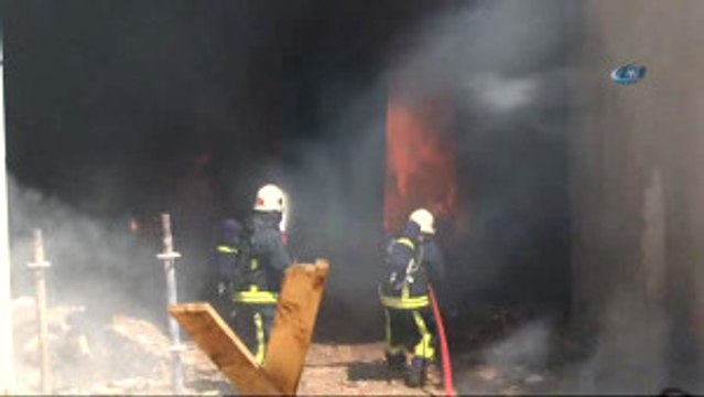 İnşaat Halindeki Öğrenci Yurdunda Çıkan Yangın Korkuttu