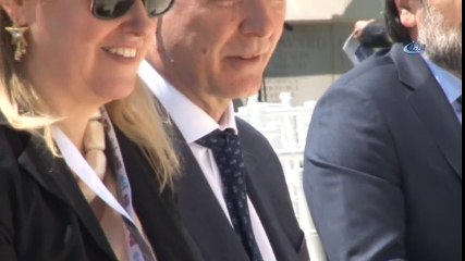 Köpeğe Diplomatik Misafir Kartı Takıldı