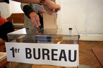 Lourdes remises en questions chez Les Républicains et les Socialistes