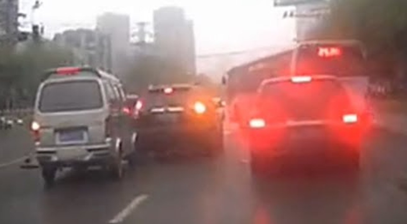 Driving in Asia - Car Accidents Compilation (2)