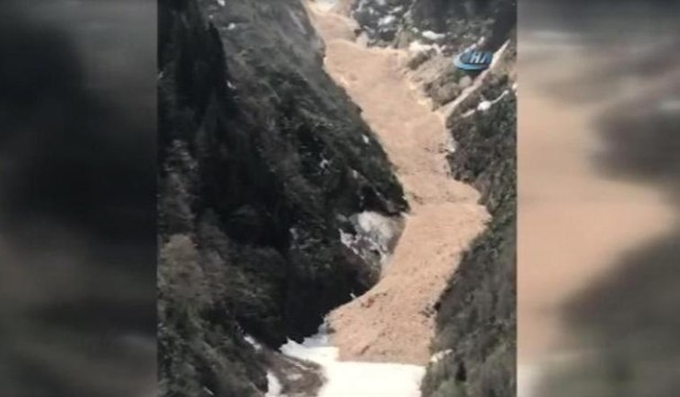 Çığın düşme anı kamerada