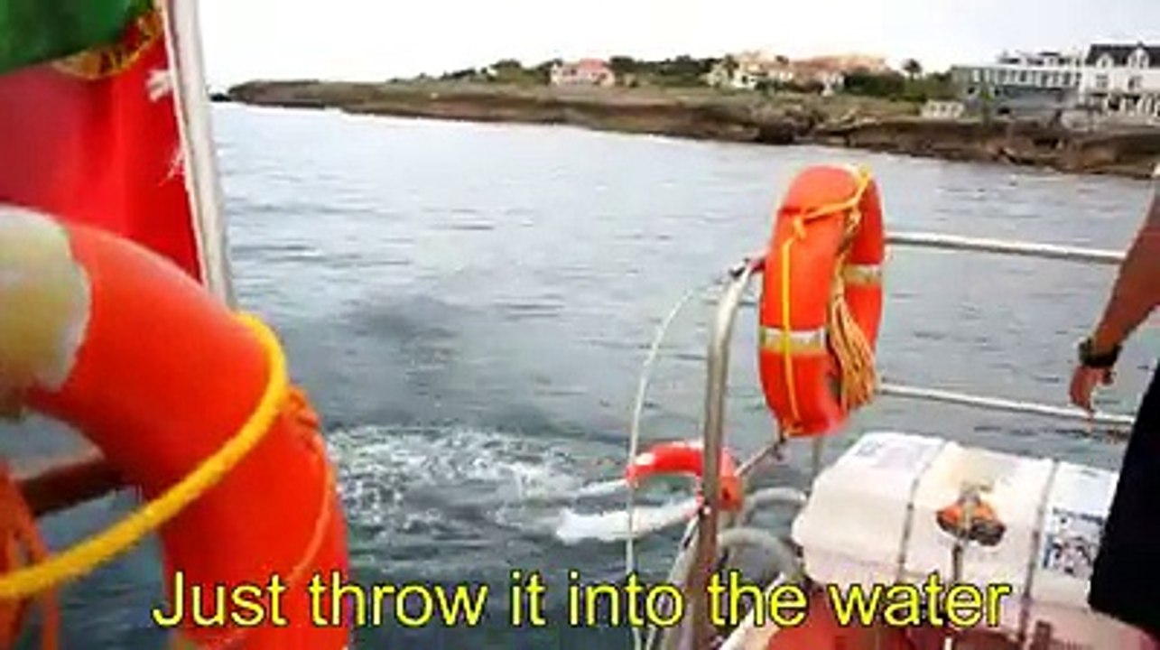 Cette bouée de sauvetage avance dans l'eau jusqu'aux victimes... Invention incroyable