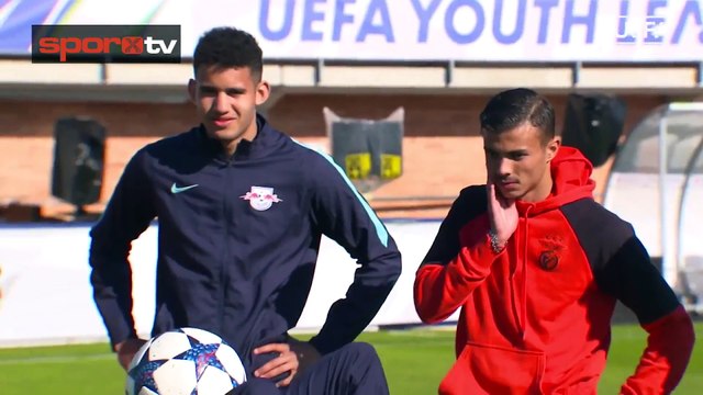 Genç futbolcular hünerlerini sergiledi