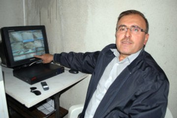 Hırsızlardan Bunalan Muhtar Mahalleyi Güvenlik Kamerasıyla Donattı