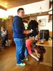 Double fail en ouvrant un fût de bière...