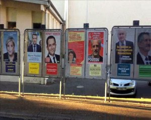 Un rappeur brûle sa carte et lâche un Freestyle pour les élections présidentielles 2017