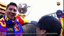 Vidéo: Ronadinhio, Eric Abidal, Puyol... et les co-équipiers de Messi fêtent son 500e but... Regardez