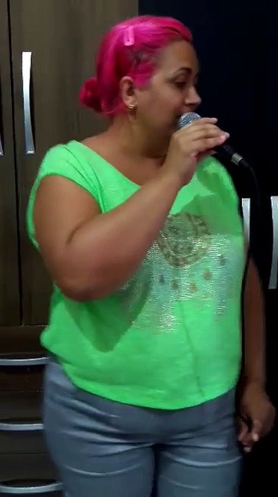 Dani canta