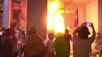 Angry rioters set Paraguay's Congress on fire