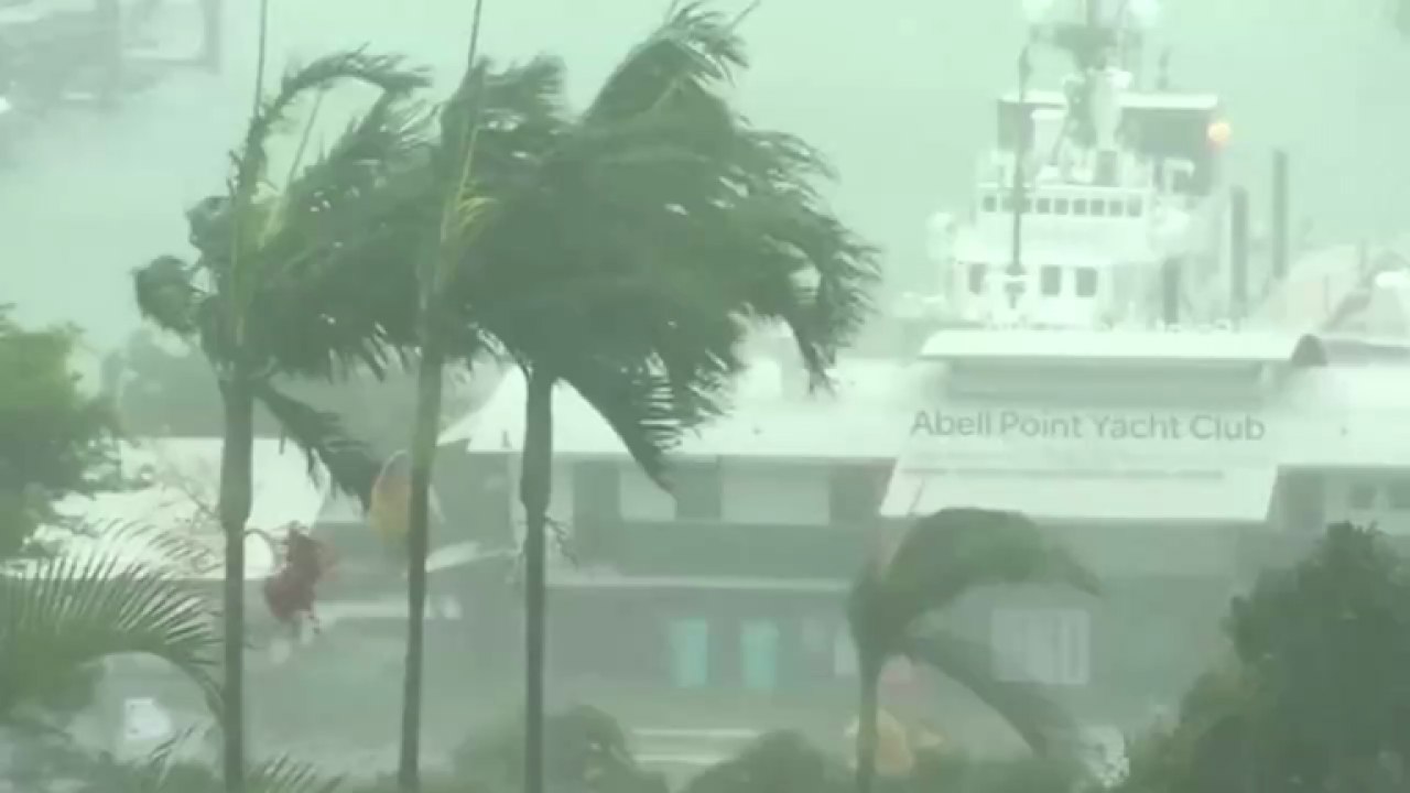 Cyclone Debbie batters coastal areas in Australia