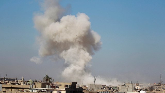 Iraqi forces pause advance in Mosul due to civilian casualties concern