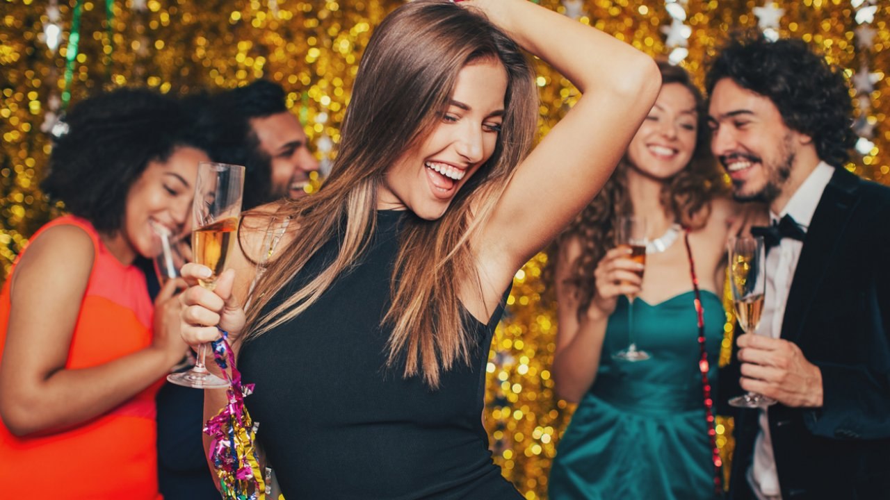 What are the most attractive dance moves for a woman?