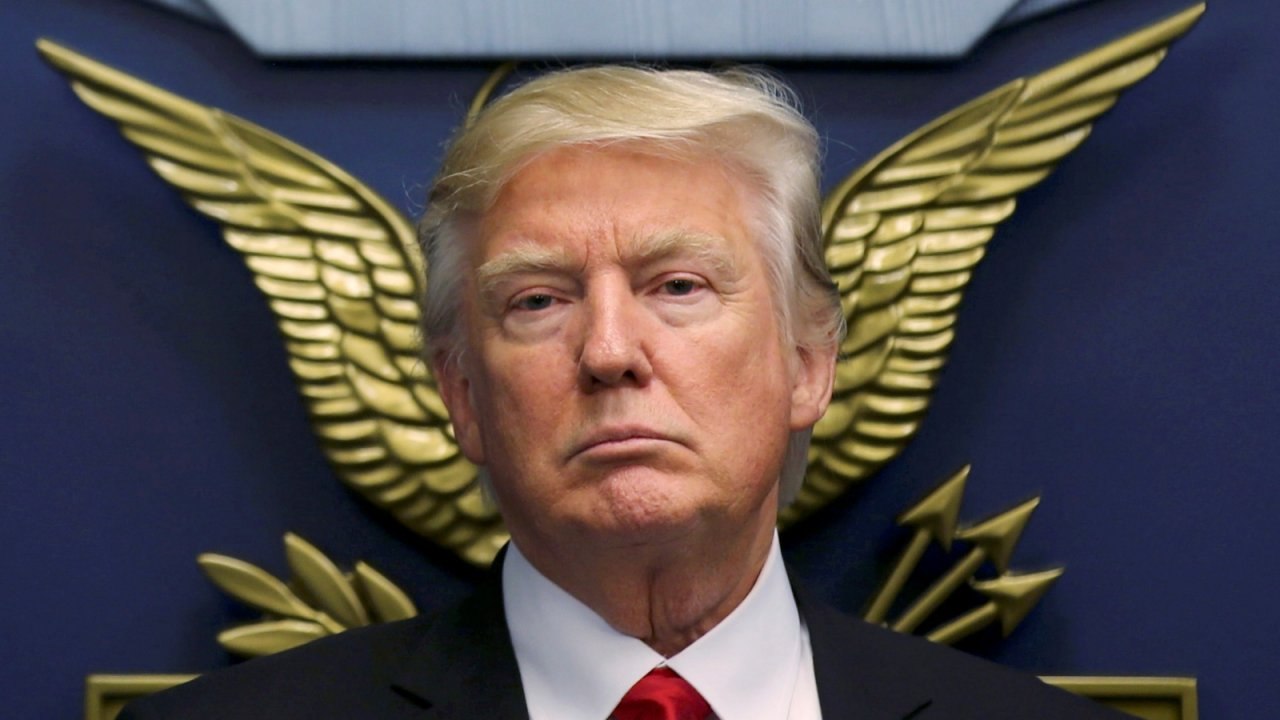 Trump orders 'extreme' vetting measures for refugees and bans Syrians
