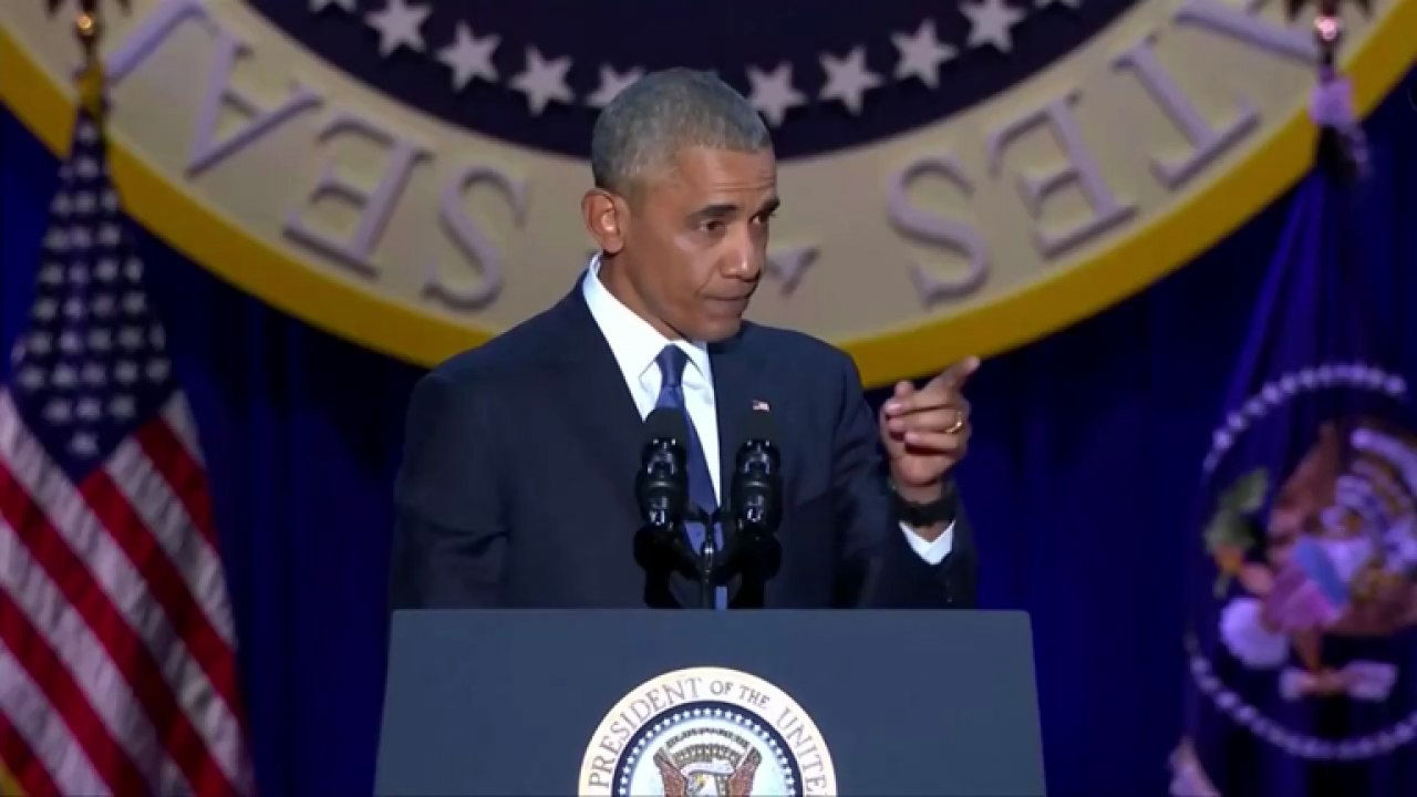 Barack Obama praises wife Michelle in emotional farewell speech