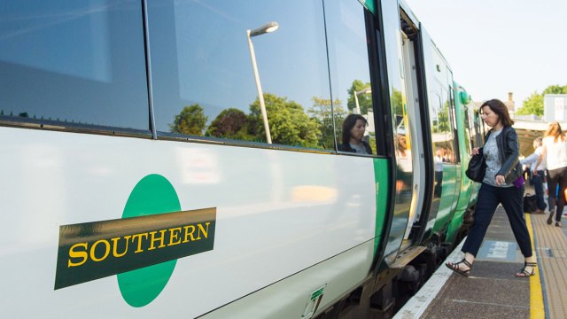 Southern rail boss apologises for Christmas travel chaos amid RMT and Aslef strikes