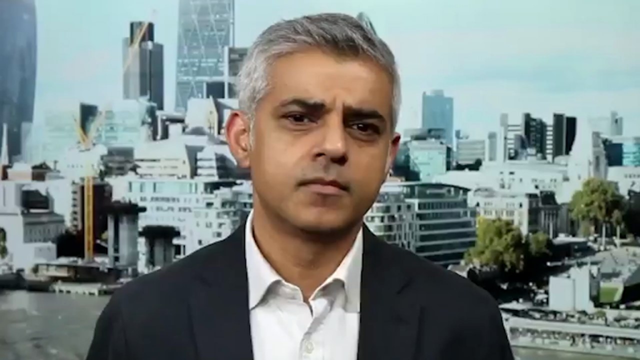 London Mayor says Southern rail passengers have been 'abandoned by the government'