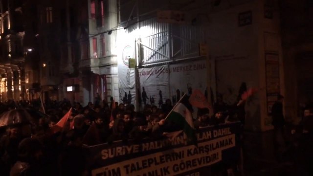 Protesters gather outside Russian consulate in Istanbul over Aleppo offensive