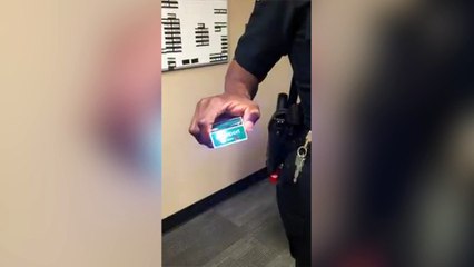 Un taser caché dans un paquet de cigarettes !