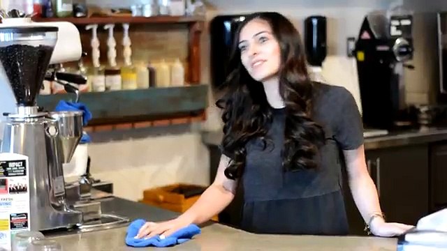 Vajza i thotë “po” djalit mirëpo kur sheh makinën e tij të vërtetë