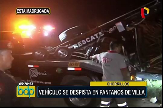 Chorrillos: vehículo se despista en Pantanos de Villa