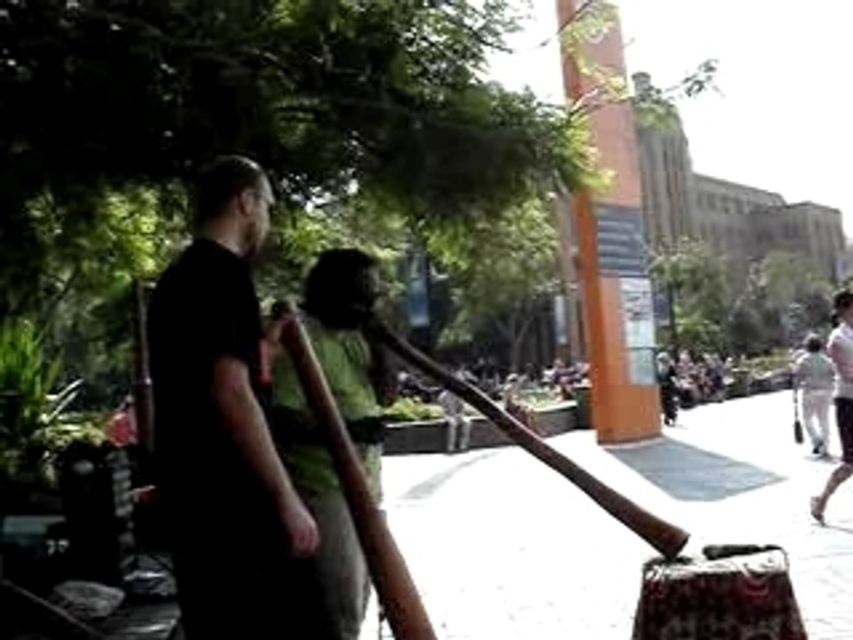 didgeridoo lesson by Norm Barsah