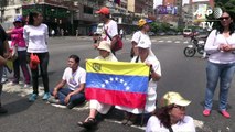 Dos monjas se “plantan” en Caracas contra Maduro