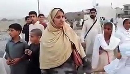 Women Blast On PM Nawaz Sharif Over His Corruption Scandals