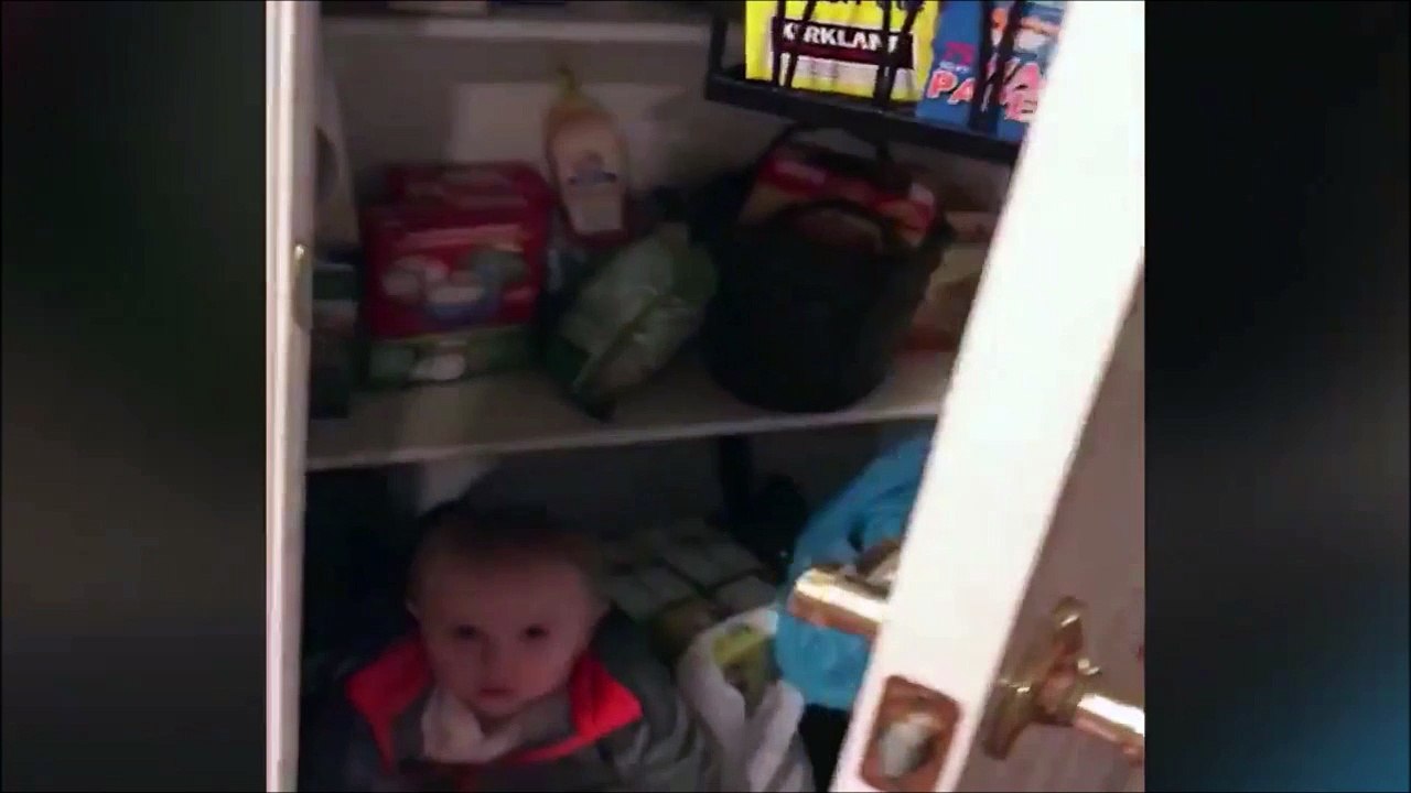 Il retrouve son gamin dans le placard avec le paquet de Marshmallows