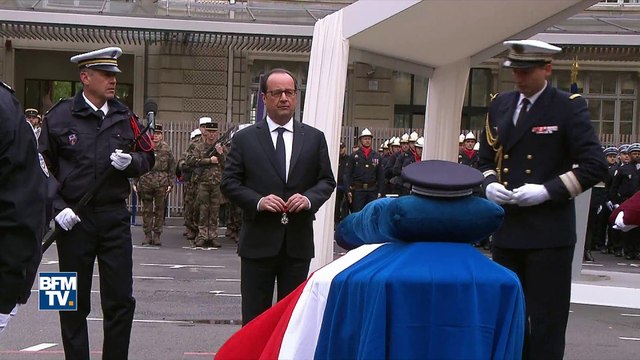 Hommage national à Xavier Jugelé: Hollande décore le policier de la Légion d'honneur