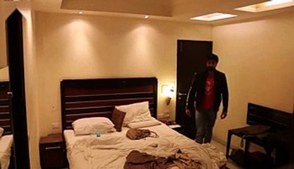 What happened with girl in hotel room ?