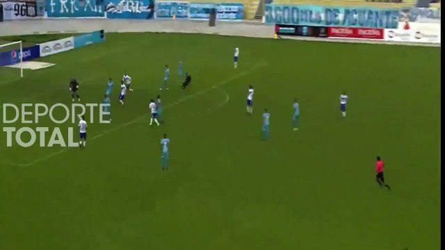 Un gardien marque un but incroyable de plus de 90 mètres