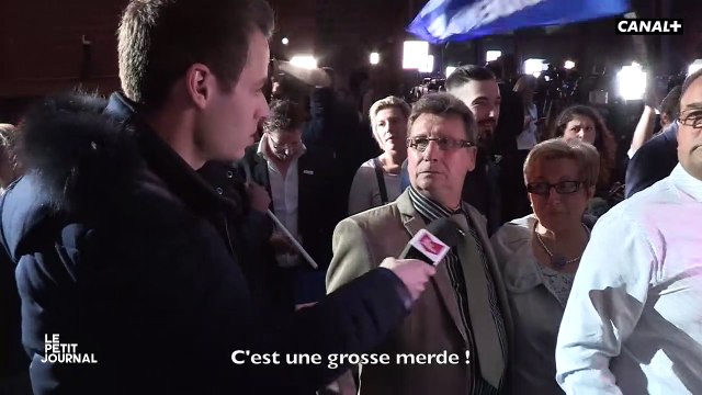 Mets-toi ton micro derrière, ça te fera du bien ! - Le Petit Journal au FN