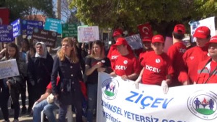 Otizmli Gençler Sokak Sokak Çöp Topladı