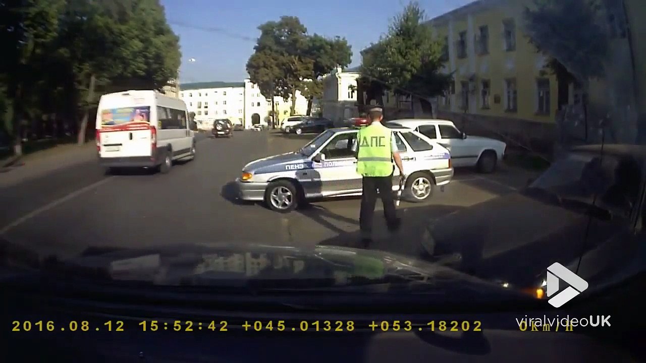 Quand t'es obligé de venir pousser la voiture des flics