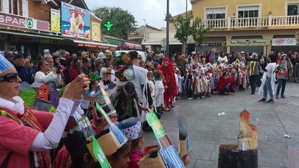 Le Grau d'Agde : Carnaval "des petits bâtisseurs" défilé du 25 avril 2017 film 2