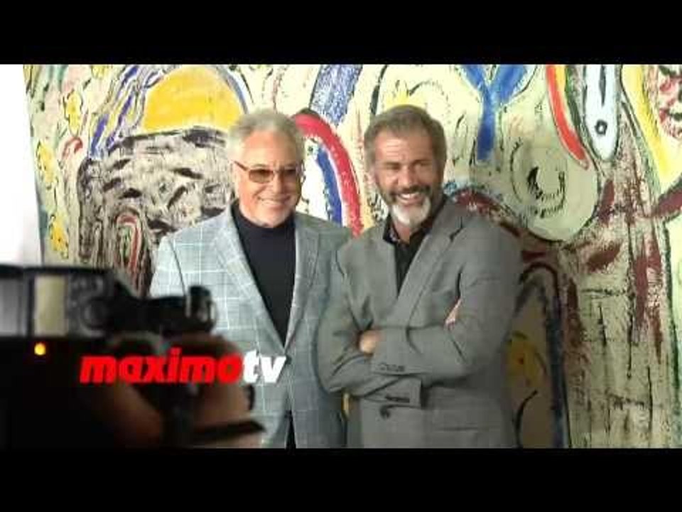 Mel Gibson and Tom Jones - CANDID VIDEO