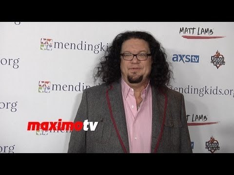 Penn Jillette Attends Mending Kids Rock N' Roll All-Star Event Red Carpet