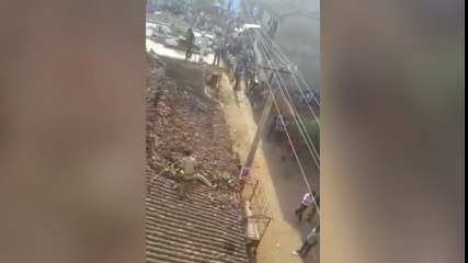 ¡Salta de techo para escapar del ataque de leopardo!