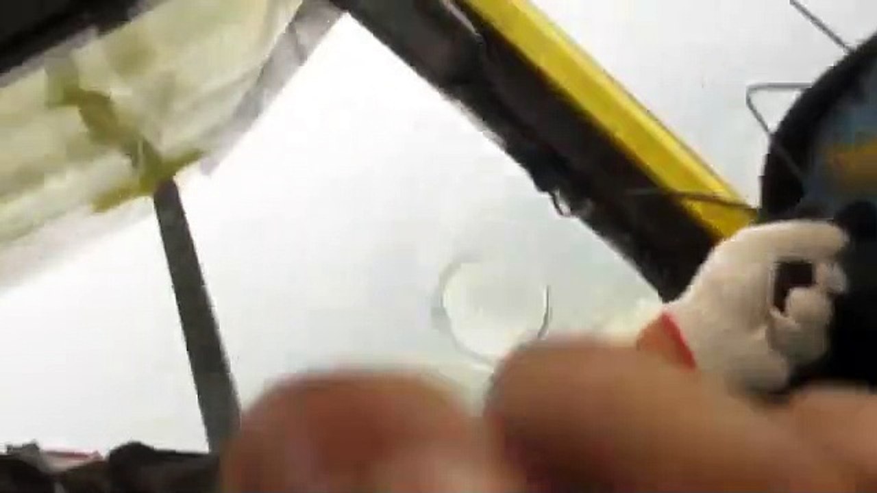 Un pilote doit poser son avion sans moteur après avoir subi une panne.