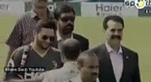 General Raheel Sharif Hit 4 Runs On Shahid Afridi's Bowl - Video