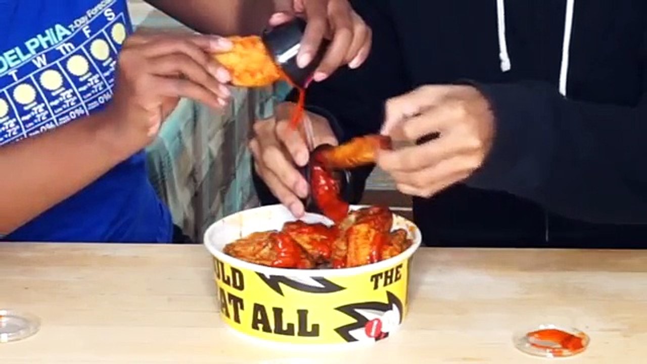 EXTREME BLAZIN BUFFALO WILD WINGS CHALLENGE!!! | #MOBMONTH