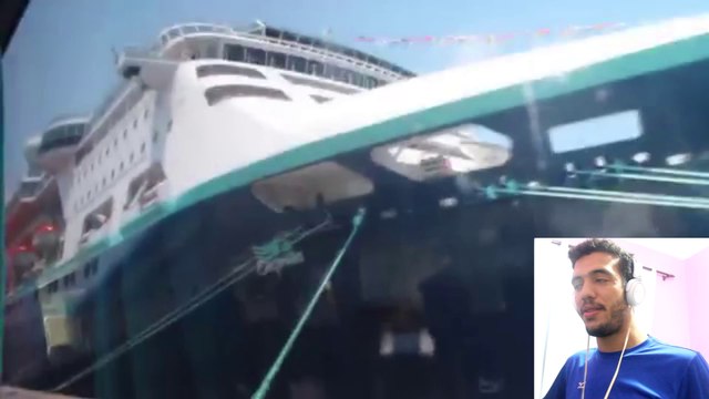 Julio Cesar contando sua viajem de navio inesquivável