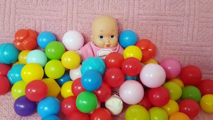 BABY DOLL/PLAYING WITH BALLS/LEARN COLORS/PLAY TIME/BALL PIT SHOW